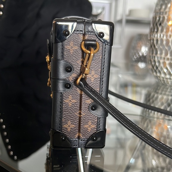 LIKE NEW LIMITED EDITION Louis Vuitton Trunk Bag - Picture 4 of 14